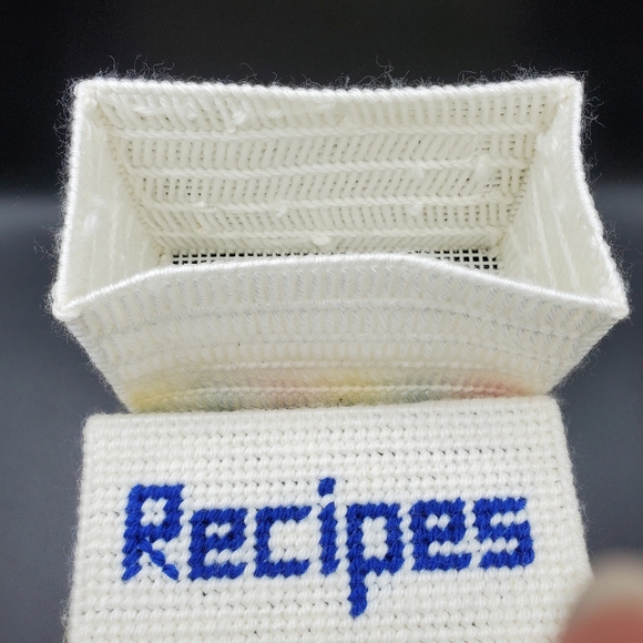 Handmade Plastic Canvas Recipes Box White With Yellow Blue Pink Flowers Adorable - Picture 7 of 8